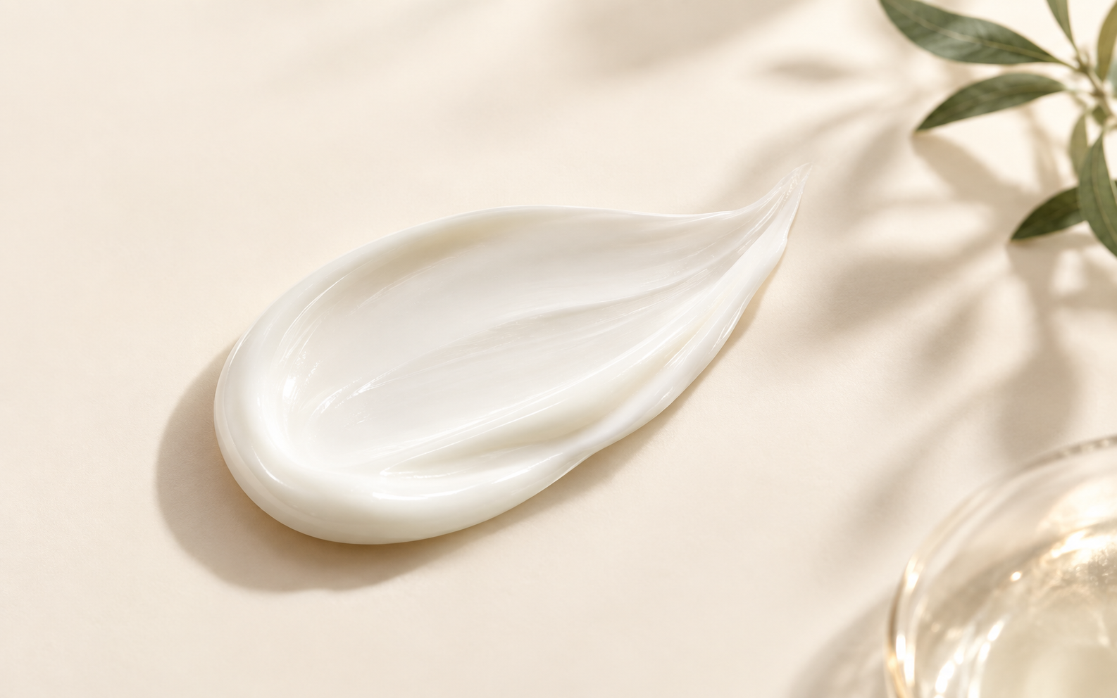 柔和窗光下的乳霜質地